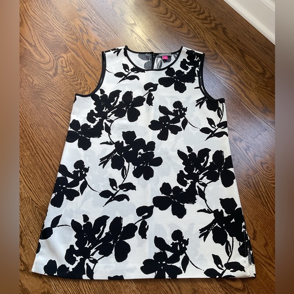 Vince Camuto top - Picture 1 of 10